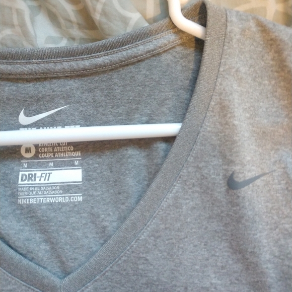 Nike Top - Picture 2 of 2